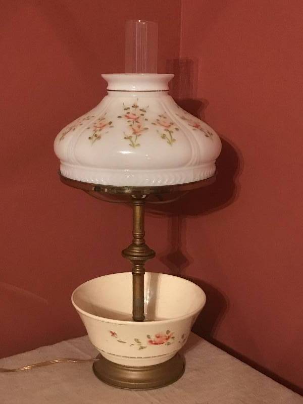 lot 107 image: Vintage Lamp with oil lamp chimney and bowl on bottom (works)