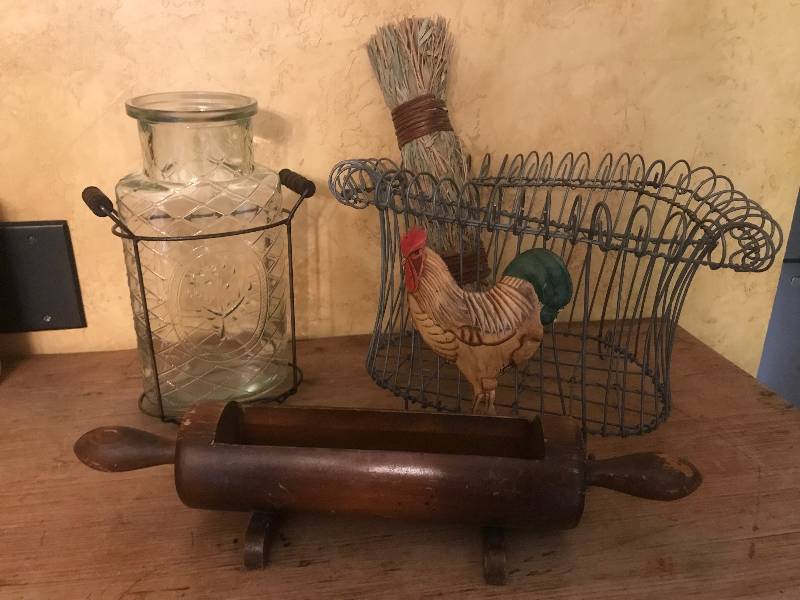 lot 130 image: Rustic Country Kitchen items including wire egg basket