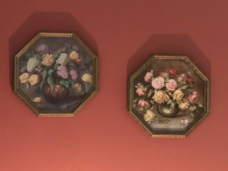 lot 154 image: Set of 2 Vintage framed floral Wall Art