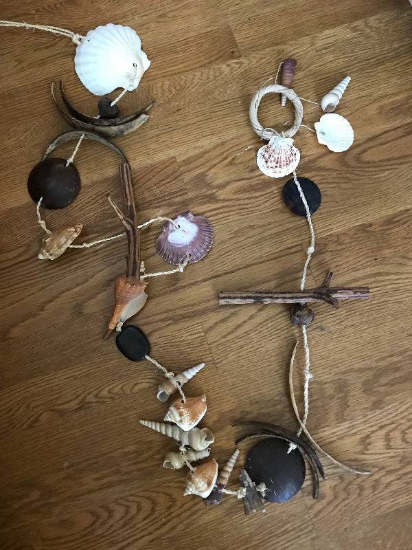 lot 1102 image: Sea Shell  and driftwood Garland