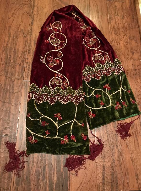 lot 1111 image: Burgundy and Green Velvet ScarfTable runner