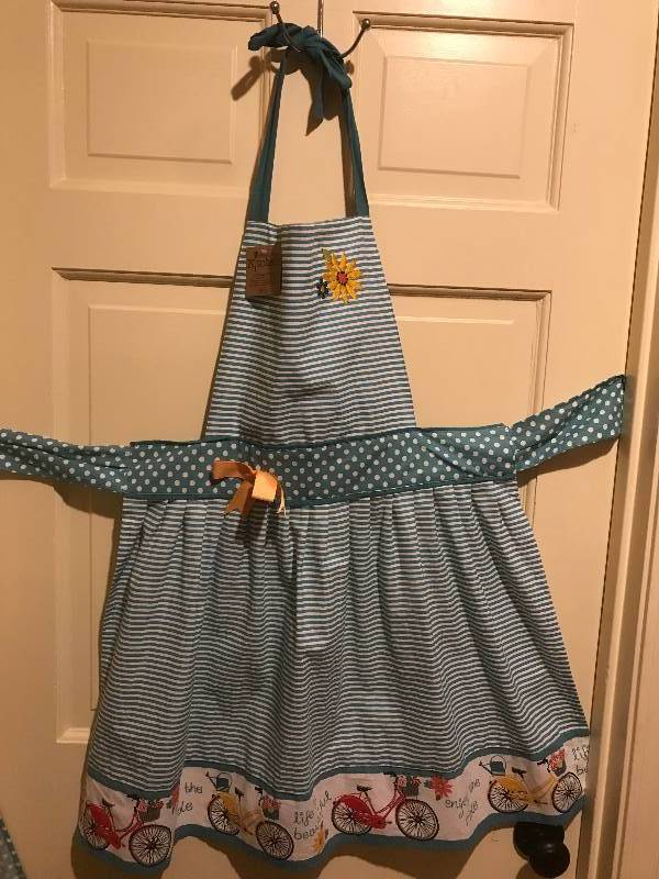 lot 1112 image: Stripped Apron with Bicycles