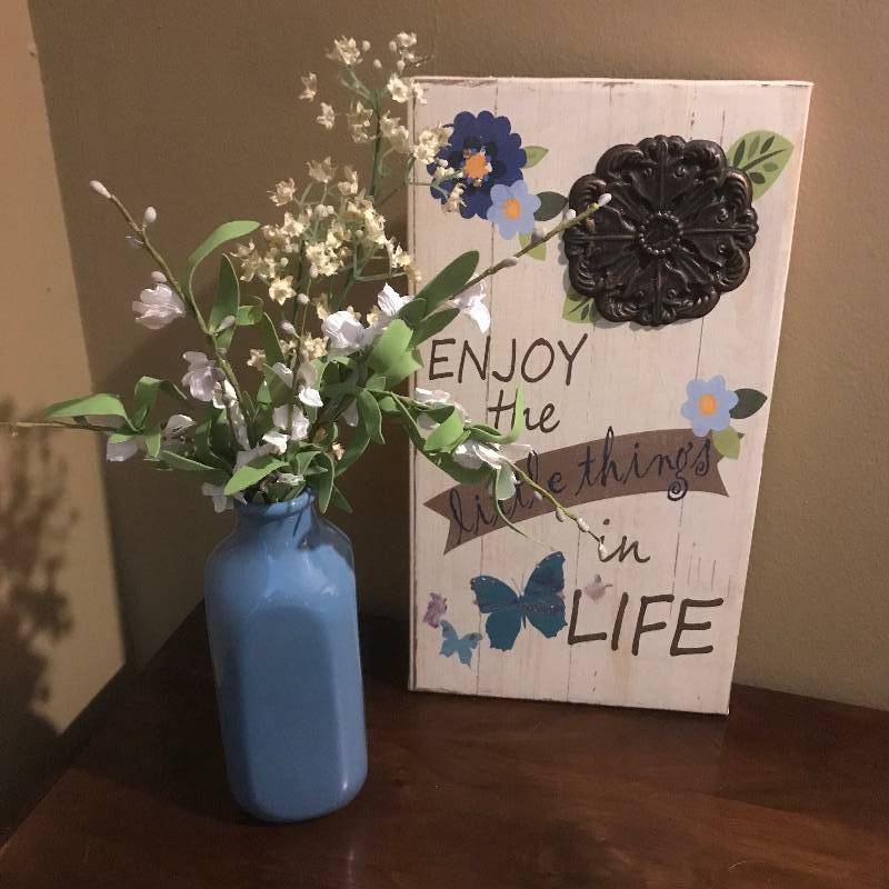 lot 1113 image: Wall Dcor--Enjoy the Little Things in Life with vase