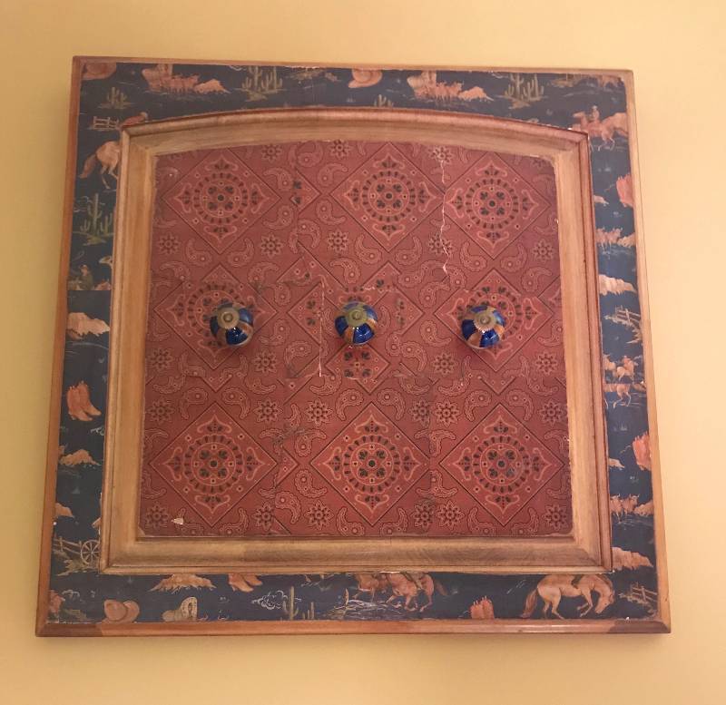 lot 206 image: Unique Wall Dcor with ceramic knobs for hooks