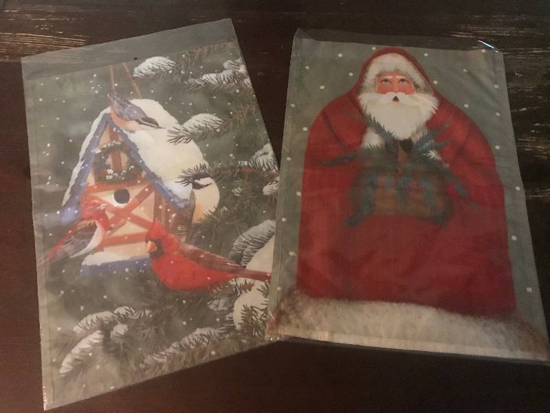 lot 1081 image: Set of 2 Christmas Garden Flags