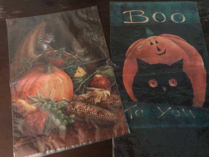 lot 1083 image: Set of 2 Fall Holiday Flags--Halloween and Thanksgiving