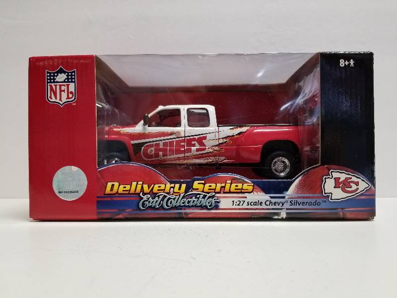 lot 1207 image: Kansas City Chiefs Chevy Silverado Ertl Collectibles 127 Die Cast Limited Series New