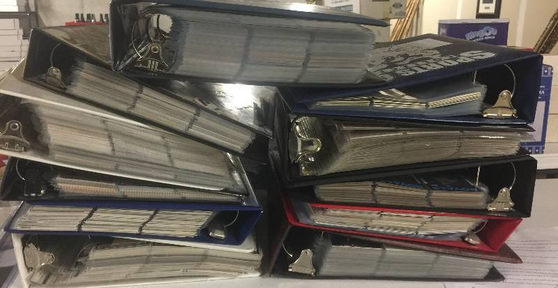 lot 1089 image: Huge Binder Collection With Over 3,000 Sports Cards Baseball, Football, Basketball & Over 40 Pictures in Listing