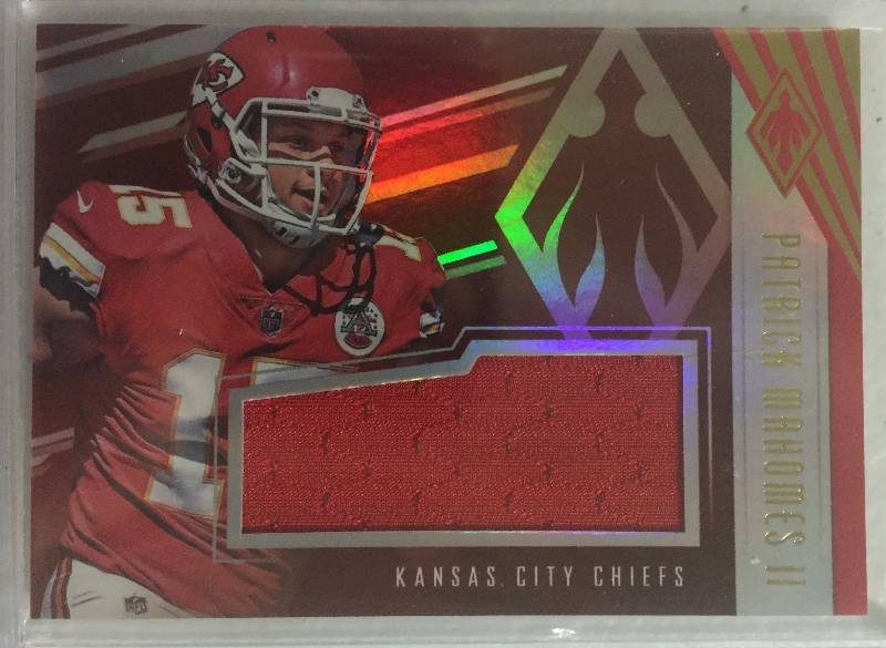 lot 1256 image: 2017 Panini Phoenix Patrick Mahomes II Player Worn Jersey Swatch Rookie Card Kansas City Chiefs #2079