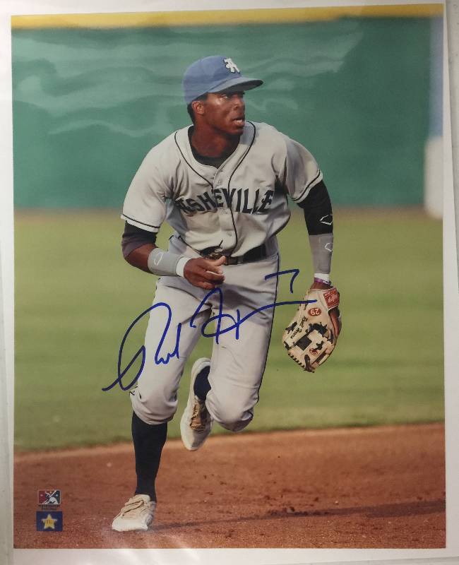 lot 1303 image: Newest Kansas City Royals Player Rosell Herrera Signed 8x10 Glossy Photograph wJames Spence Authentication WITNESSED Certificate