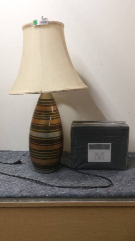 lot 8411 image: Bedroom Decor Lot