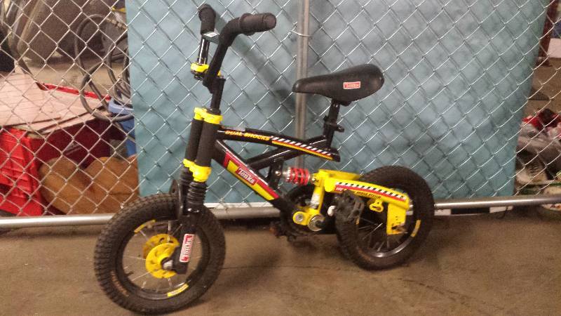 lot 8425 image: Tonka Dual Shocks Toddler Bike