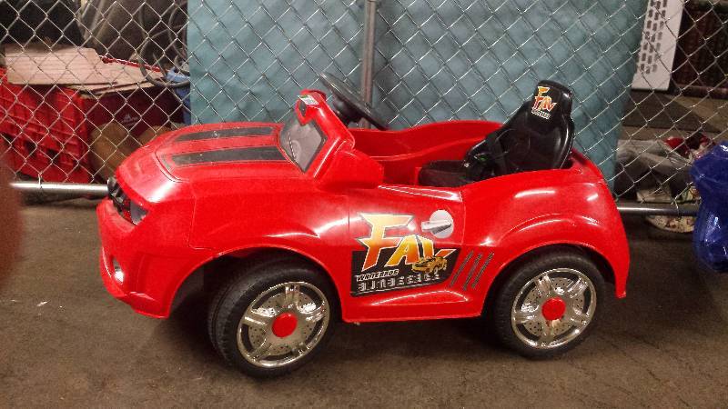 lot 8426 image: Red Battery Operated Toy Car