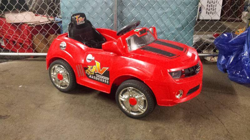 lot 8427 image: Red Battery Operated Toy Car