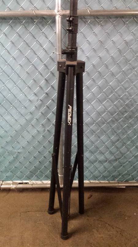 lot 8433 image: Peavey Music Speaker Stand
