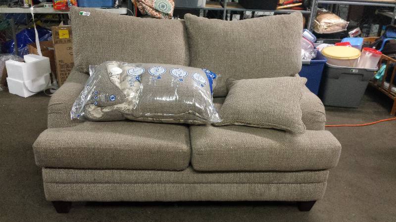 lot 8442 image: Beige Cloth Love Seat
