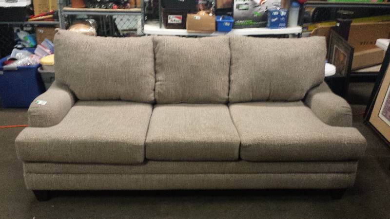 lot 8443 image: Beige Cloth Couch