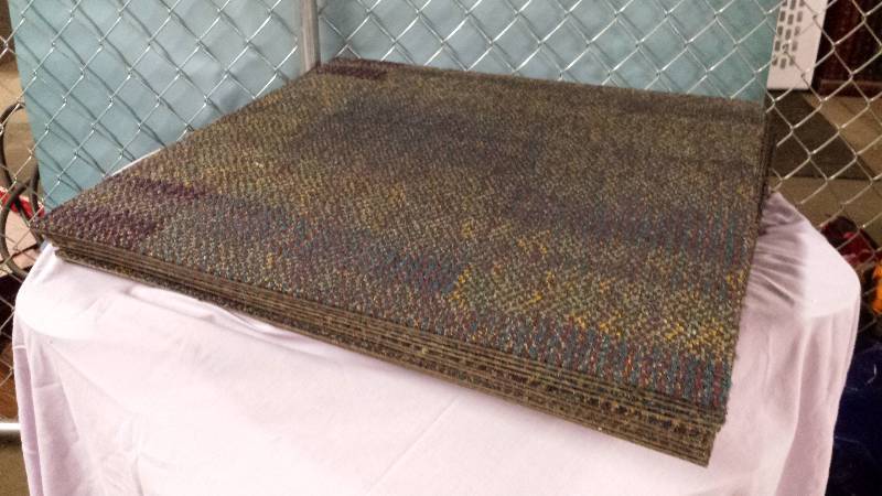 lot 8450 image: 2x2 Carpet Squares 10$10