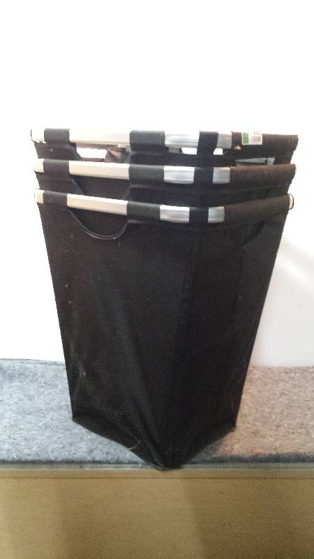 lot 8462 image: Laundry Basket Lot
