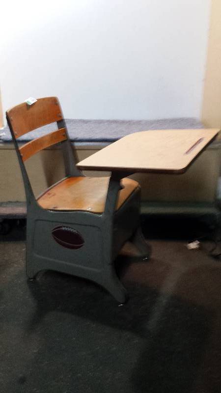 lot 8475 image: Student Desk