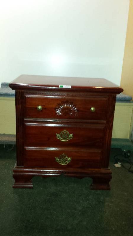 lot 8478 image: 3 Drawer Nightstand