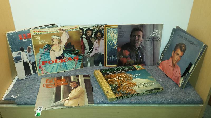 lot 8480 image: Lot of Albums
