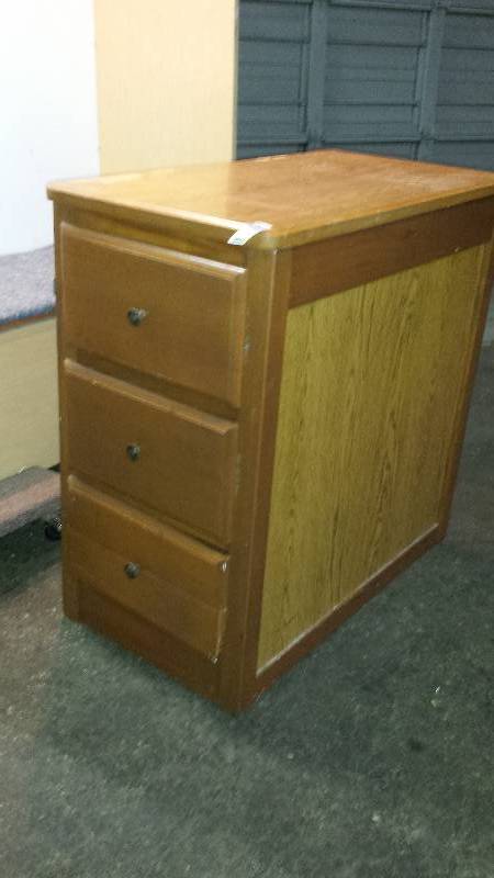lot 8479 image: Blonde End Table