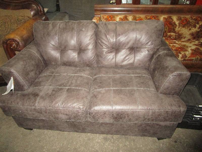 lot 8377 image: Grey Leather Benchcraft Love Seat