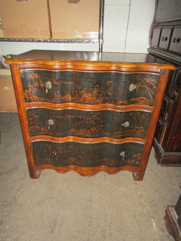 lot 8304 image: Hawaiian End Table
