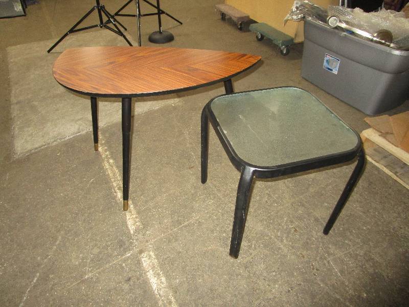 lot 8308 image: Lot of Plant Stands