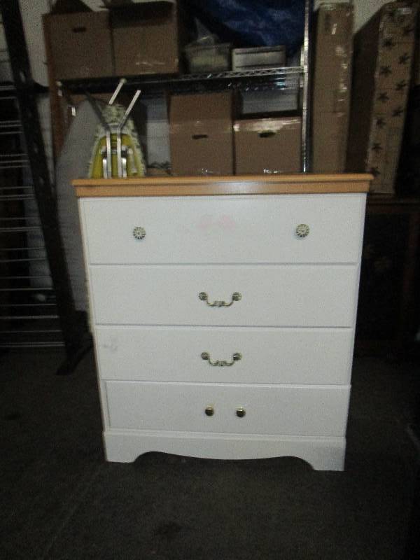 lot 8309 image: White Chest of Drawers