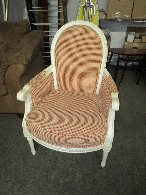lot 8310 image: Better Homes Checkered Accent Chair
