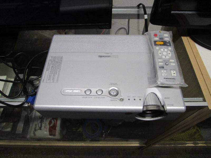 lot 8294 image: Panasonic Projector LB 60 XGA with Screen