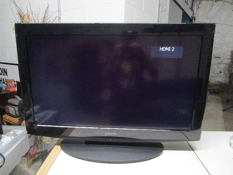 lot 8295 image: Sanyo 40 Flat Screen TV