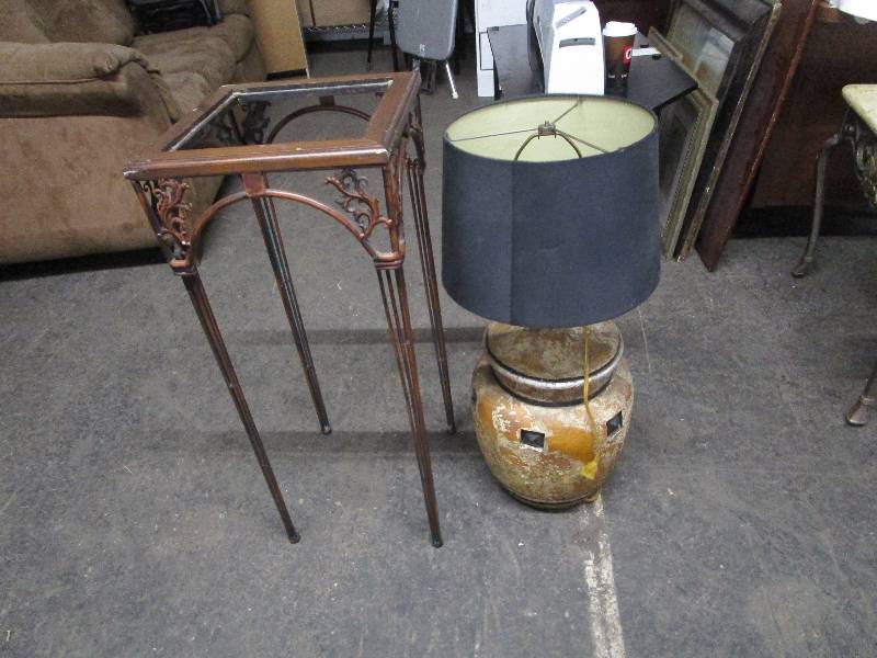 lot 8314 image: DIY Lot of Lamp and Stand