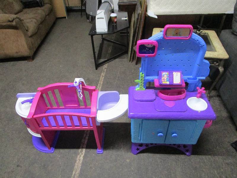 lot 8315 image: Doc Mcstuffins & Baby Changer Lot
