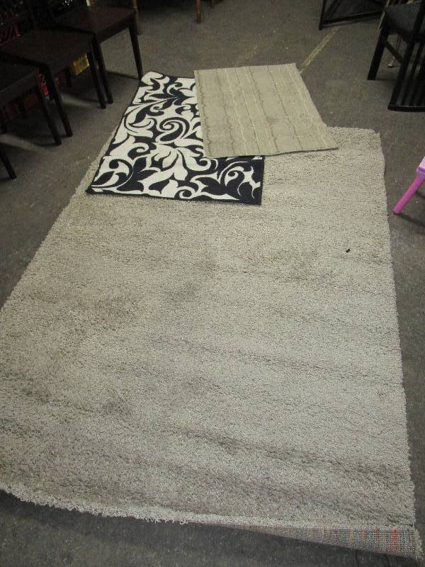 lot 8326 image: Lot of Rugs