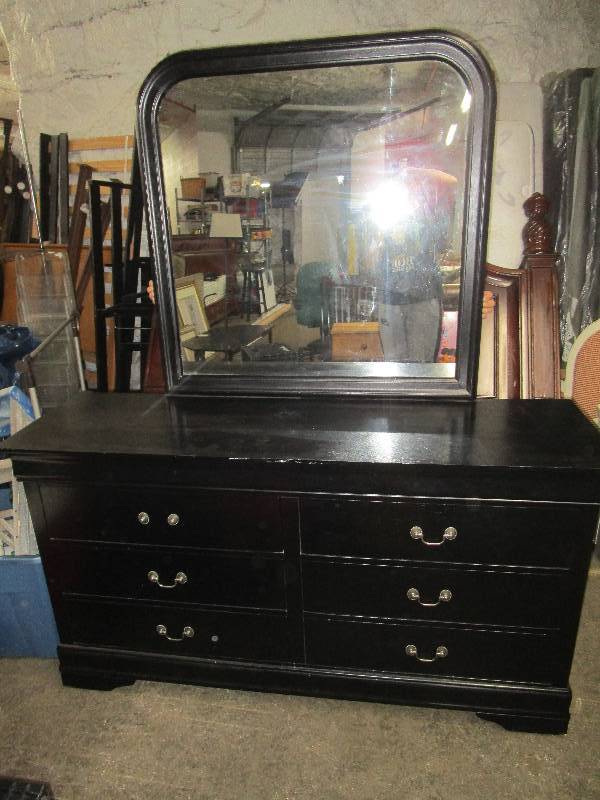 lot 8328 image: Beautiful Black Dresser and Mirror