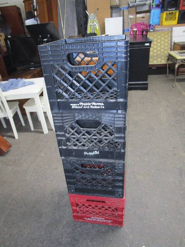 lot 8322 image: Lot of Milk Crates