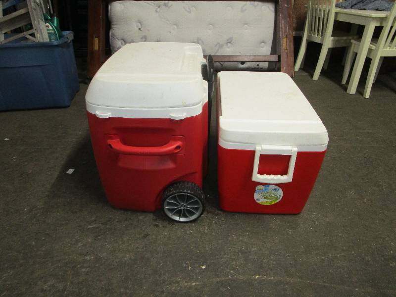 lot 8331 image: Lot of Coolers