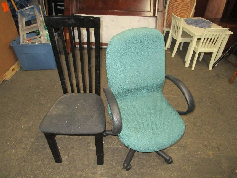 lot 8332 image: Office Chair Lot