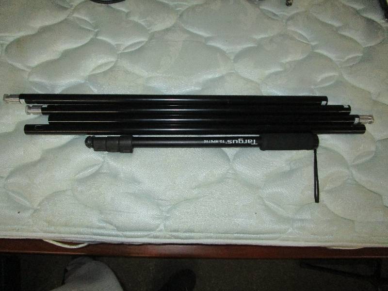 lot 8340 image: Targus Monopods