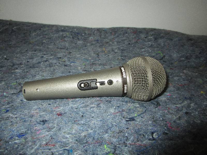 lot 8342 image: Shure Microphone