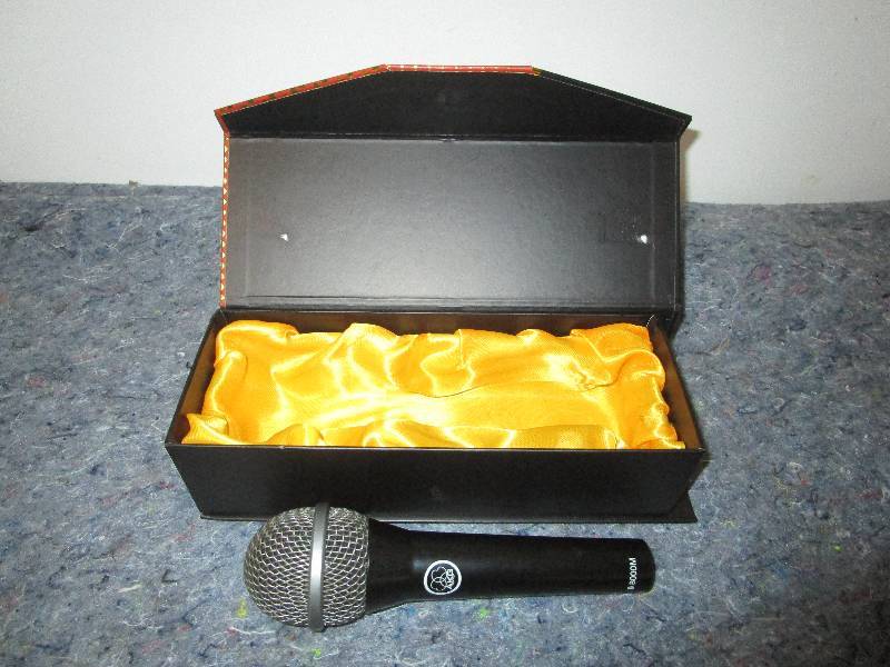 lot 8346 image: AKG Wireless Microphone
