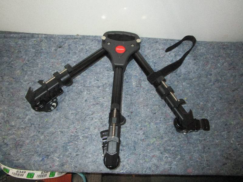 lot 8338 image: Neewer Adjustable Tripod Dolly