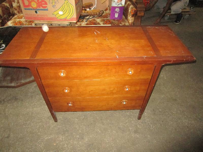 lot 8355 image: Dry Bar Dresser