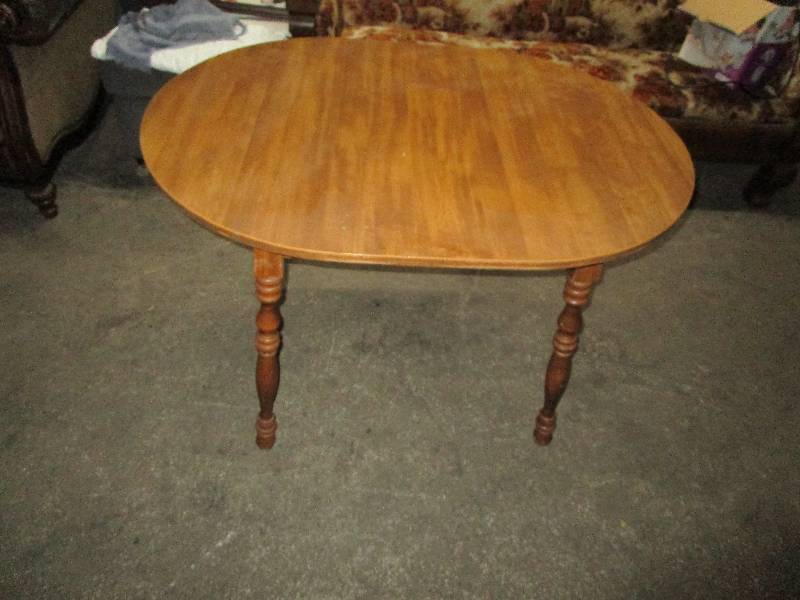 lot 8357 image: Round Brown Table