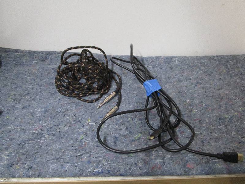 lot 8362 image: Lot of Cables