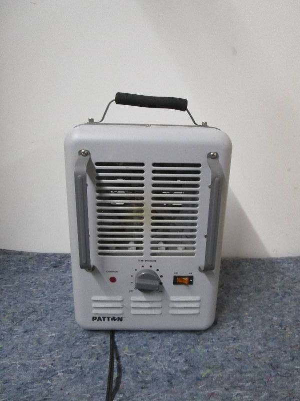 lot 8367 image: Patton Portable Heater