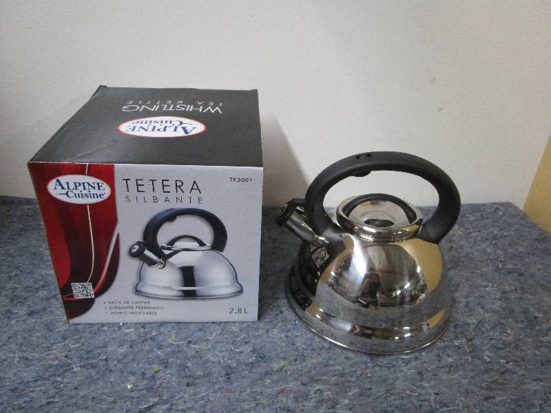 lot 8389 image: Alpine Cuisine Tea Kettle